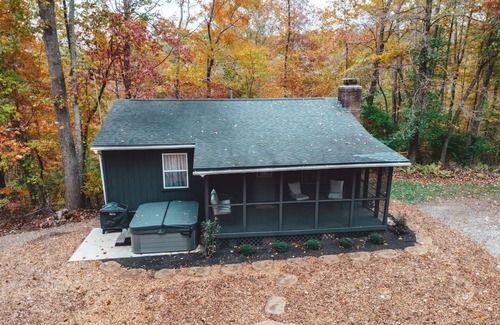 Logan Cabina | Hocking Hollows, cabin on 22 acres