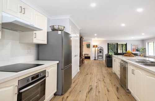Robertson Casa | Hoddle Lane — Stay 5, Pay 4