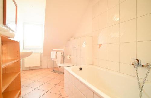 Niederberndorf Apartamento | Hof Köhne - Altes Bauernhaus - Wohnung Dachstube rechts