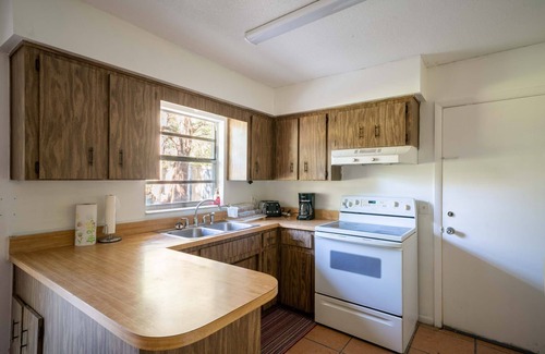 Homosassa Casa | Hog Head Hotel Bring your Hogs and your Dogs! Pets stay free bring your humans!