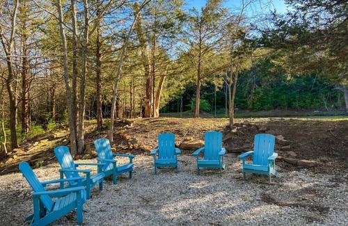 Fayetteville Casa | Hog Heaven | 4 wooded Acres, 10 minutes from UofA!