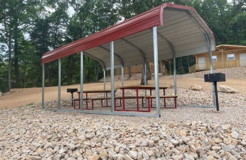 Eminence Cabina | Hogan's Hideout Garage Apartment, cozy, private Cabin