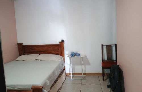 Alajuela Casa | Hogar tico-estadounidense cerca de aeropuerto