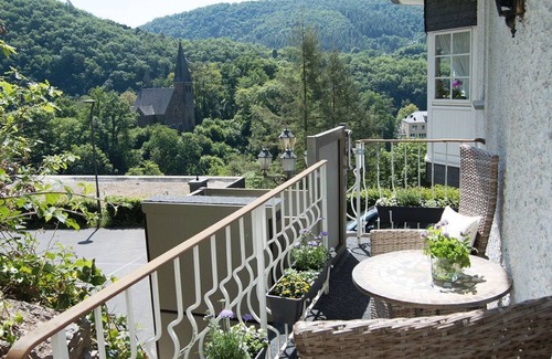 Bad Bertrich Apartamento | Hohenzollern Tower - Landhaus Am Sonnenberg