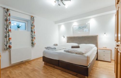 Bruck an der Grossglocknerstrasse Casa | Holiday Home Riki by Interhome