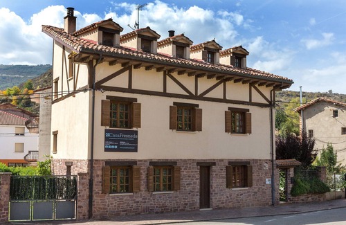 Fresneda de la Tiron Casa | Casa de vacaciones "Casa Rural Fresneda" con vistas a la montaña y jardín
