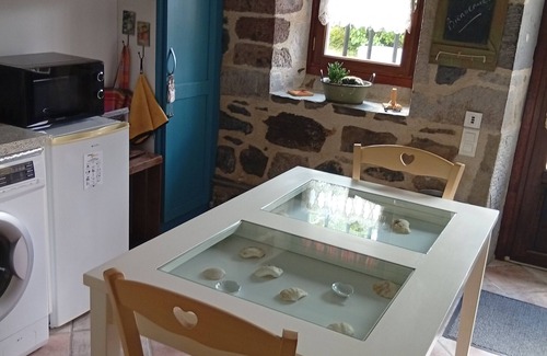Saint-Martin-sous-Vigouroux Casa | Holiday Home 'Cantalou'