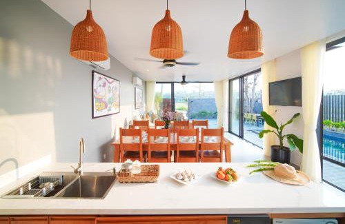 Cua Đai Casa | Hola Villa 1 by Ovui