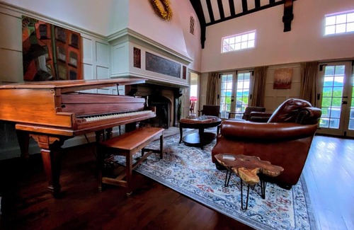 Franconia Casa | Holden Frost House