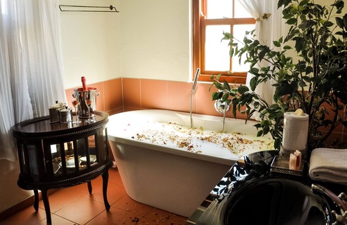 Greater Johannesburg Metropolitan Area Hotel | Hole In One Boutique Hotel