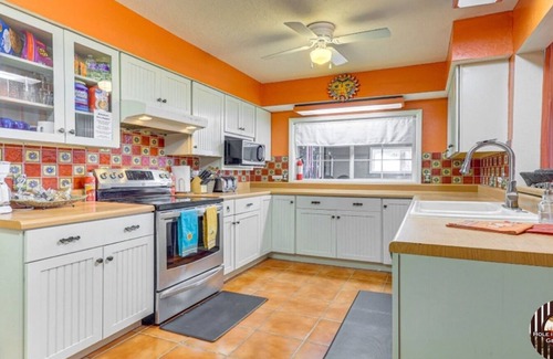 Columbus Casa | Hole in the Wall Getaway - USA/MEXICO Border Bed & Breakfast