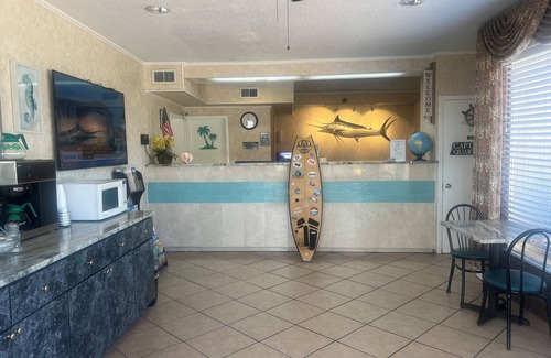 Fort Walton Beach Hotel | Hole Inn the Wall Hotel - Fort Walton Beach - Sunset Plaza - nearby Beaches & Hurlburt