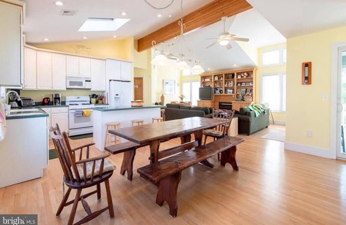 Holgate Casa | Holgate. 4 bedroom, 3.5 bath. Near beach with an indoor pool. Spectacular.