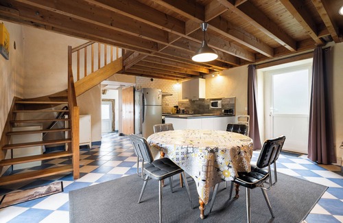 Noyal-Chatillon-sur-Seiche Casa | Casa de vacaciones "Gîte La Malcotais" con jardín y Wi-Fi