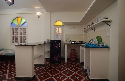 Kalapettai Hotel | Holi-Wood Guesthouse