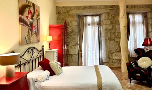 Centro histórico de Baiona Apartamento | Holibai, Vermello, Un rincón con encanto cerca de la playa