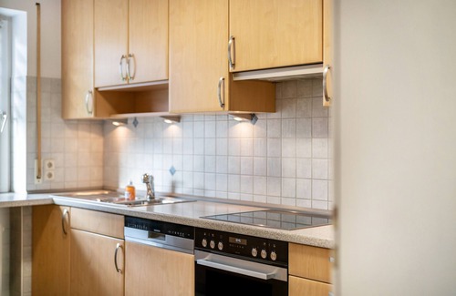 Koenigsfeld im Schwarzwald Apartamento | Apartamento vacacional 'Naturzeit' con jardín de invierno, balcón y gran jardín comunitario