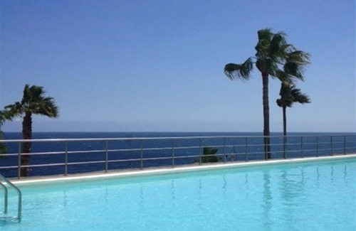 Playa del Aguila Casa | Casa de vacaciones "Nueva Baviera 42" junto al mar con jardín y piscina compartida