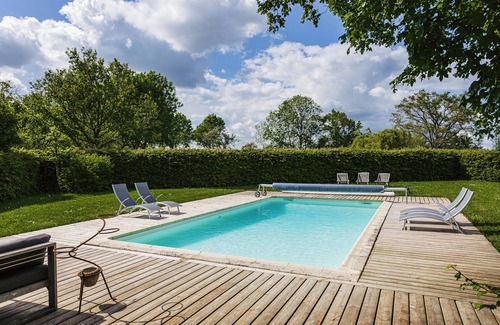 Saint-Laurent-de-la-Salle Casa | Casa de vacaciones 'Logis La Tour - Gîte La Tour' con piscina privada, terraza privada y Wi-Fi