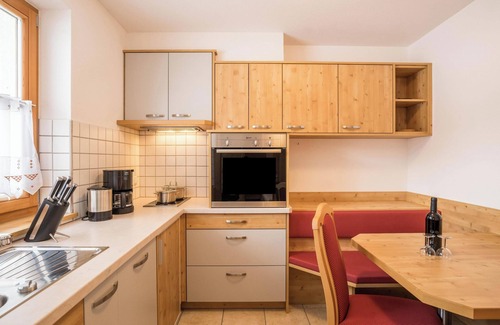 Valle Aurina Apartamento | Apartamento vacacional "Hollenze - Gruberhof" con Wi-Fi, balcón y vistas a la montaña