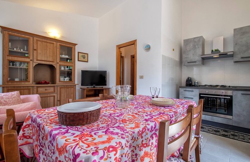 Trinita d'Agultu e Vignola Casa | Holiday Home 'Rose's House' with Lateral Sea View, Private Terrace and Private Garden
