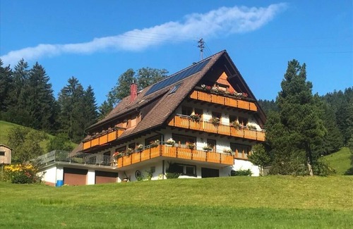 Bad Rippoldsau-Schapbach Apartamento | Apartamento vacacional '1' con vistas a la montaña, jardín comunitario y wifi