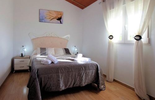 Almogia Casa | Holiday Home in Villanueva with Pool