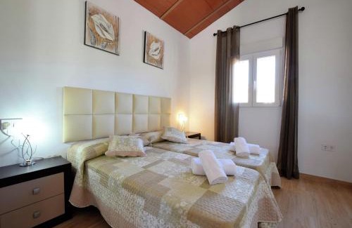 Almogia Casa | Holiday Home in Villanueva with Pool