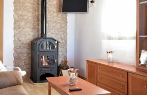 Almogia Casa | Holiday Home in Villanueva with Pool