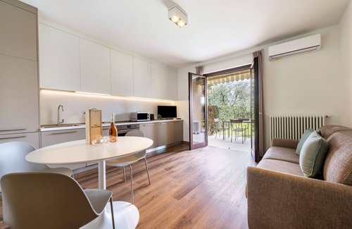 San Felice del Benaco Apartamento | Apartamento vacacional "Colibri" con piscina compartida