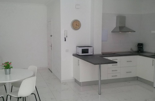 Los Cristianos Apartamento | Alojamiento de vacaciones "Nuevo apartamento de playa de 1 dormitorio"