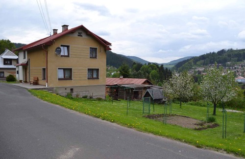 Jablonec nad Jizerou Apartamento | Apartamento vacacional cerca de los remontes y piscina natural