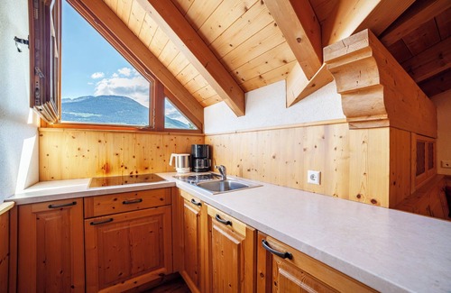 Montechiaro Apartamento | Apartamento vacacional "Hof am Schloss Zirm" con vistas a la montaña y Wi-Fi