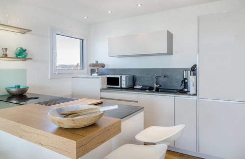 Uhldingen-Muehlhofen Apartamento | Apartamento vacacional 'Bodenseepanorama Oberuhldingen' con vistas al lago, balcón y wifi