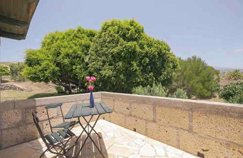 Granadilla de Abona Apartamento | Apartamento vacacional "Casa Killa" con vistas al mar, terraza y jardín compartido