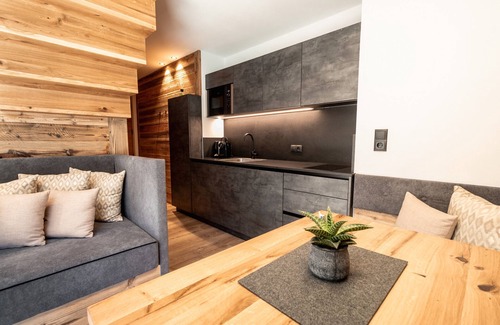 Selva dei Molini Apartamento | Apartamento 'Chalet-Suite Panorama' con vistas a la montaña, terraza privada y Wi-Fi