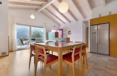 Magugnago Apartamento | Apartamento vacacional "Casa-Lago Suite" con vistas al lago, piscina compartida y Wi-Fi