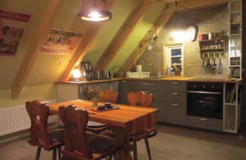 Klockenhagen Apartamento | Apartamento vacacional 'Koras Dachkammer' con jardín privado