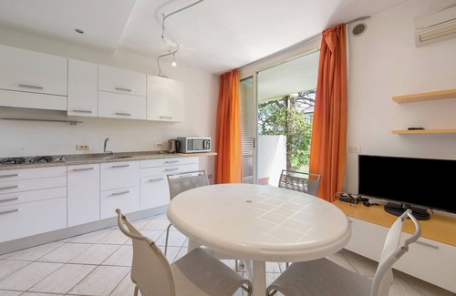 Pieve Vecchia Apartamento | Apartamento vacacional 'Lago Blu' con vistas al lago, terraza y jardín compartido