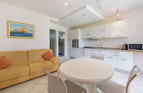 Pieve Vecchia Apartamento | Apartamento vacacional 'Lago Blu' con vistas al lago, terraza y jardín compartido