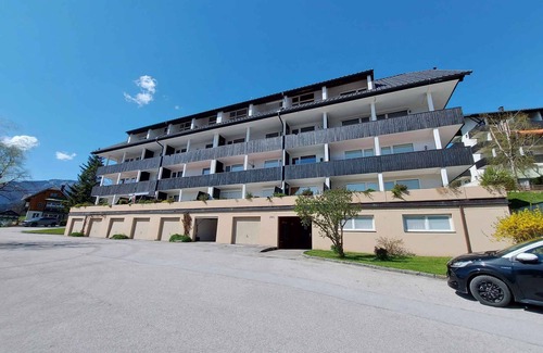 Bad Mitterndorf Apartamento | Apartamento vacacional con vistas al pueblo a las montañas