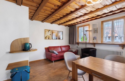 Donaueschingen Apartamento | Apartamento vacacional "Schwalbennest" con jardín comunitario, balcón y Wi-Fi