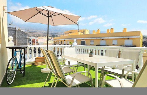 Playa San Juan Apartamento | Holiday Apartment 'Ático' with Mountain View, Private Terrace and Wi-Fi