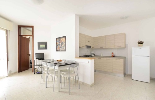 Lignano Riviera Apartamento | Apartamento vacacional 200 m del mar Adriático con parcela ajardinada