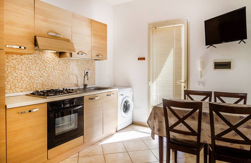 Follonica Apartamento | Apartamento vacacional "Acqua" con vistas al mar y jardín privado