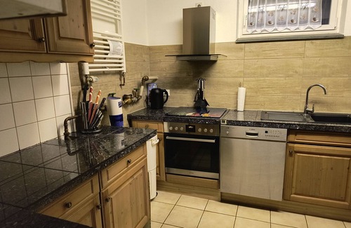 Moehnesee Apartamento | Apartamento vacacional 'Auszeit Am See' con piscina comunitaria, terraza compartida y wifi