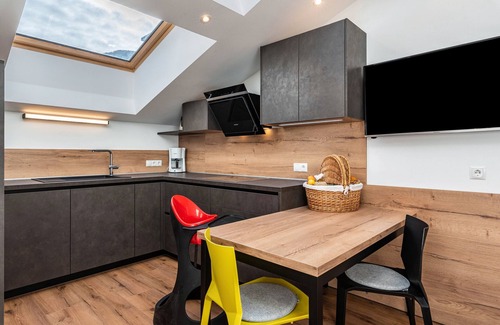Luson Apartamento | Apartamento vacacional "Balbeinhof Apt Gams" con vistas a la montaña, balcón y Wi-Fi