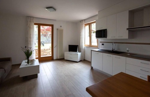 Magugnago Apartamento | Apartamento de vacaciones Brenzone para 1 - 4 personas con 1 dormitorio - Apartamento en casa unifam