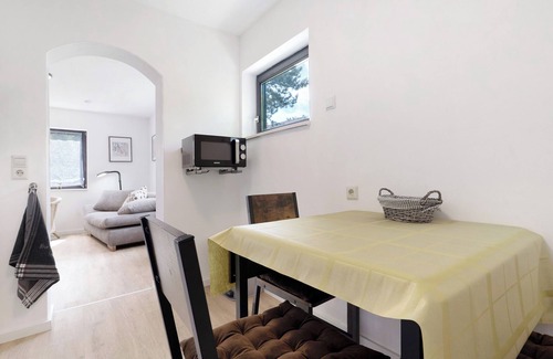 Oberkirch Apartamento | Apartamento vacacional 'Bruderstube' con vistas a la montaña, piscina comunitaria y Wi-Fi