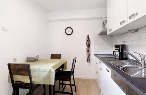 Oberkirch Apartamento | Apartamento vacacional 'Bruderstube' con vistas a la montaña, piscina comunitaria y Wi-Fi